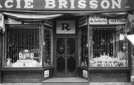 Trois générations de pharmaciens-propriétaires sur la même rue